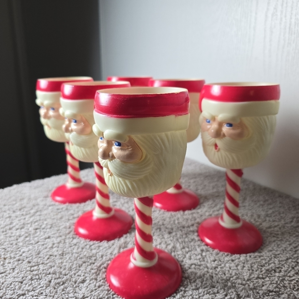 Vintage Plastic Take One Christmas Santa Claus Goblets - Picture 5 of 6